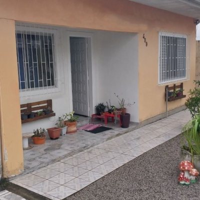 Casa Residencial com 300m², 4 quartos, 4 garagens, no bairro Carianos em Florianópolis
