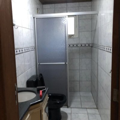 Casa Residencial com 300m², 4 quartos, 4 garagens, no bairro Carianos em Florianópolis