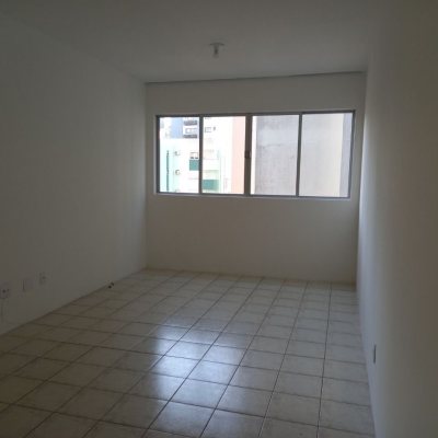 Apartamentos com 80m², 2 quartos, 1 garagem, no bairro Centro em Florianópolis