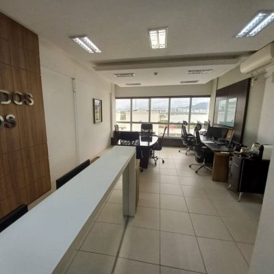 Sala com 34m², 1 garagem, no bairro Coqueiros em Florianópolis