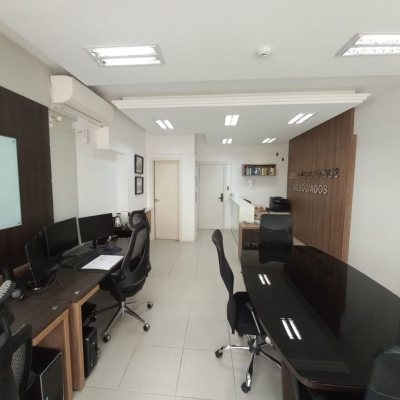 Sala com 34m², 1 garagem, no bairro Coqueiros em Florianópolis