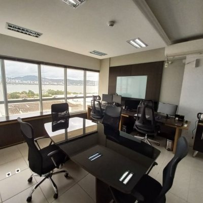Sala com 34m², 1 garagem, no bairro Coqueiros em Florianópolis