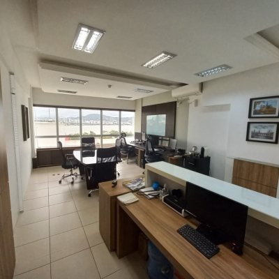 Sala com 34m², 1 garagem, no bairro Coqueiros em Florianópolis