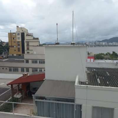 Sala com 34m², 1 garagem, no bairro Coqueiros em Florianópolis