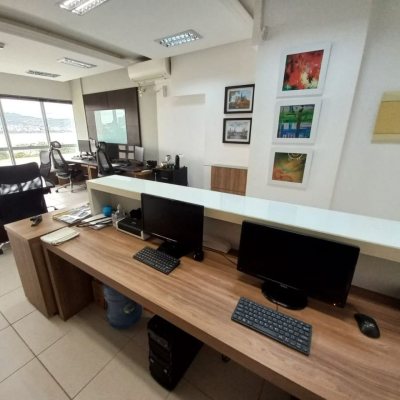 Sala com 34m², 1 garagem, no bairro Coqueiros em Florianópolis