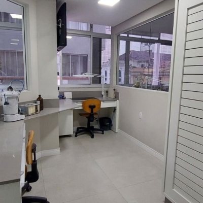 Sala com 212m², no bairro Centro em Florianópolis