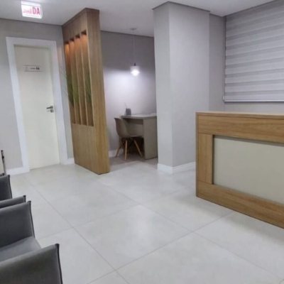 Sala com 212m², no bairro Centro em Florianópolis