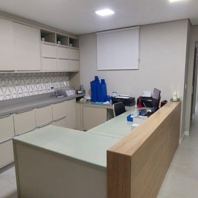 Sala com 212m², no bairro Centro em Florianópolis