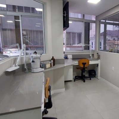 Sala com 212m², no bairro Centro em Florianópolis