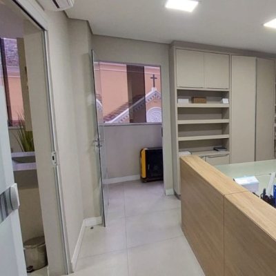Sala com 212m², no bairro Centro em Florianópolis