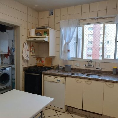 Apartamentos com 122m², 3 quartos, 1 suíte, 1 garagem, no bairro Centro em Florianópolis
