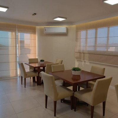 Apartamentos com 122m², 3 quartos, 1 suíte, 1 garagem, no bairro Centro em Florianópolis