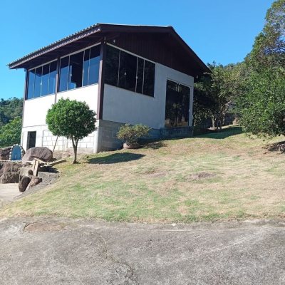 Casa Residencial com 15600m², 3 quartos, 1 suíte, 2 garagens, no bairro Ribeirão Da Ilha em Florianópolis