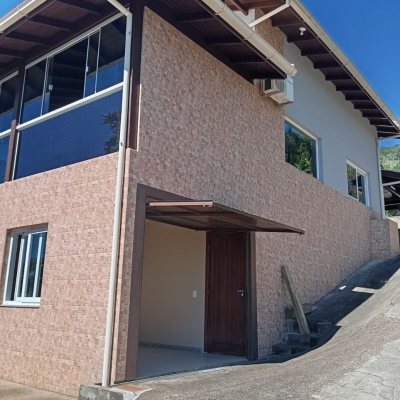 Casa Residencial com 15600m², 3 quartos, 1 suíte, 2 garagens, no bairro Ribeirão Da Ilha em Florianópolis