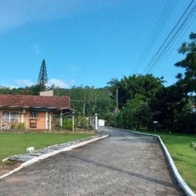 Terrenos Residenciais com 1435m², no bairro Sambaqui em Florianópolis
