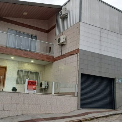 Casa Residencial com 271m², 3 quartos, 1 suíte, 2 garagens, no bairro Serraria em São José