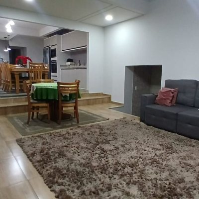 Casa Residencial com 271m², 3 quartos, 1 suíte, 2 garagens, no bairro Serraria em São José