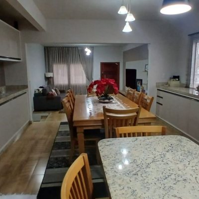 Casa Residencial com 271m², 3 quartos, 1 suíte, 2 garagens, no bairro Serraria em São José