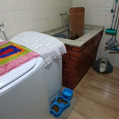 Casa Residencial com 271m², 3 quartos, 1 suíte, 2 garagens, no bairro Serraria em São José