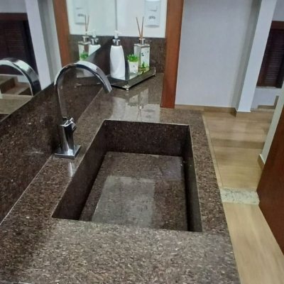 Casa Residencial com 271m², 3 quartos, 1 suíte, 2 garagens, no bairro Serraria em São José