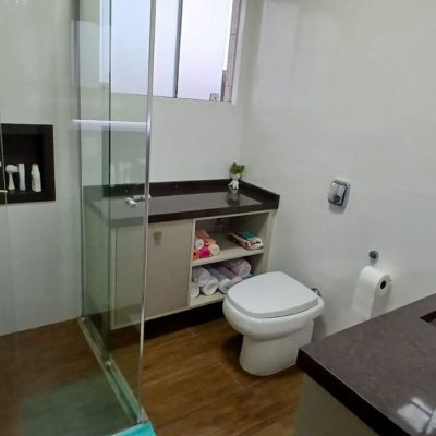 Casa Residencial com 271m², 3 quartos, 1 suíte, 2 garagens, no bairro Serraria em São José