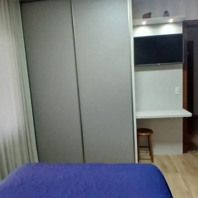 Casa Residencial com 271m², 3 quartos, 1 suíte, 2 garagens, no bairro Serraria em São José