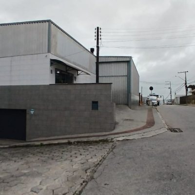 Casa Residencial com 271m², 3 quartos, 1 suíte, 2 garagens, no bairro Serraria em São José