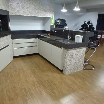 Casa Residencial com 271m², 3 quartos, 1 suíte, 2 garagens, no bairro Serraria em São José