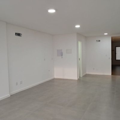Sala com 38m², 1 garagem, no bairro Saco Dos Limões em Florianópolis