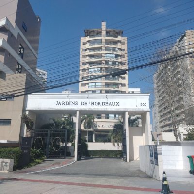 Apartamentos com 170m², 4 quartos, 2 suítes, 3 garagens, no bairro Itacorubi em Florianópolis