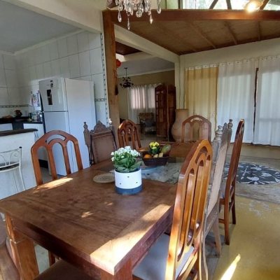 Casa Residencial com 160m², 2 quartos, 2 suítes, 2 garagens, no bairro Rio Tavares em Florianópolis