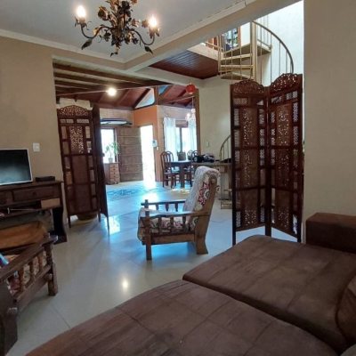 Casa Residencial com 160m², 2 quartos, 2 suítes, 2 garagens, no bairro Rio Tavares em Florianópolis