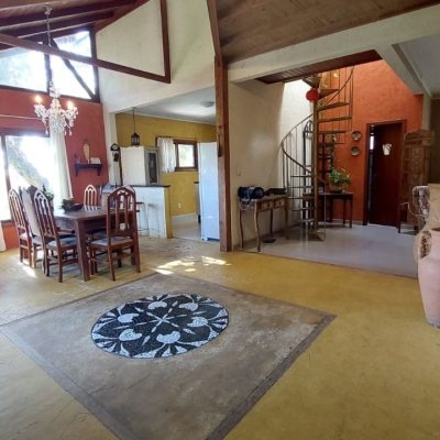 Casa Residencial com 160m², 2 quartos, 2 suítes, 2 garagens, no bairro Rio Tavares em Florianópolis