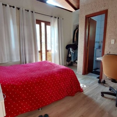 Casa Residencial com 160m², 2 quartos, 2 suítes, 2 garagens, no bairro Rio Tavares em Florianópolis