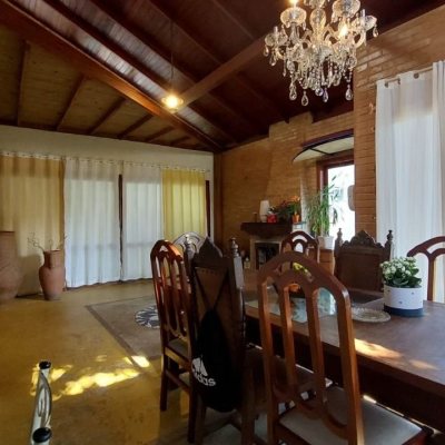 Casa Residencial com 160m², 2 quartos, 2 suítes, 2 garagens, no bairro Rio Tavares em Florianópolis