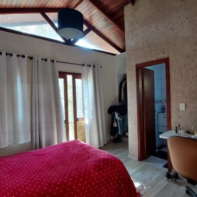 Casa Residencial com 160m², 2 quartos, 2 suítes, 2 garagens, no bairro Rio Tavares em Florianópolis