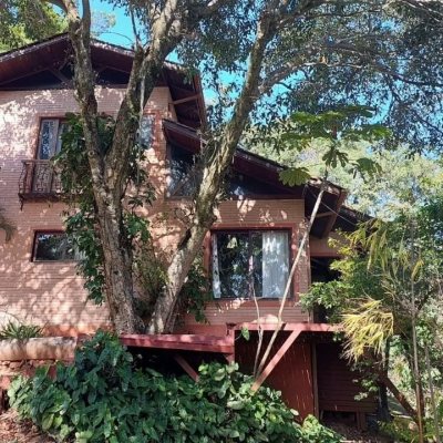 Casa Residencial com 160m², 2 quartos, 2 suítes, 2 garagens, no bairro Rio Tavares em Florianópolis