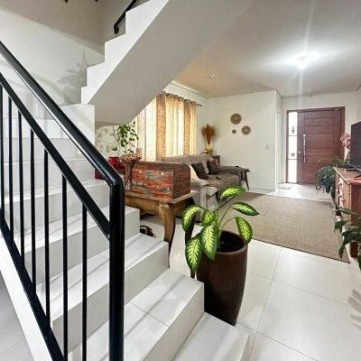 Casa Residencial com 117m², 3 quartos, 1 suíte, 2 garagens, no bairro Campeche em Florianópolis