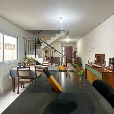 Casa Residencial com 117m², 3 quartos, 1 suíte, 2 garagens, no bairro Campeche em Florianópolis