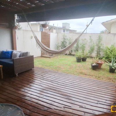 Casa Residencial com 117m², 3 quartos, 1 suíte, 2 garagens, no bairro Campeche em Florianópolis