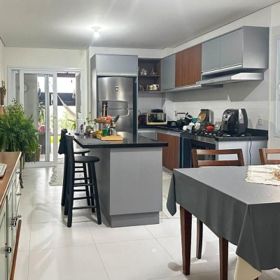 Casa Residencial com 117m², 3 quartos, 1 suíte, 2 garagens, no bairro Campeche em Florianópolis