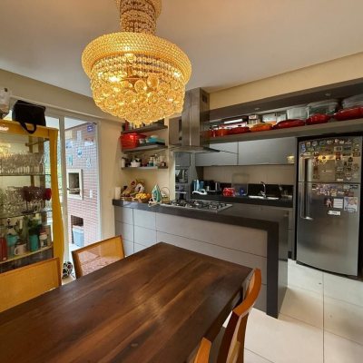 Apartamentos com 73m², 2 quartos, 1 suíte, 2 garagens, no bairro Itacorubi em Florianópolis