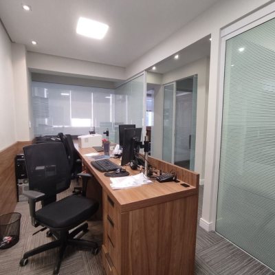 Sala com 64m², no bairro Centro em Florianópolis