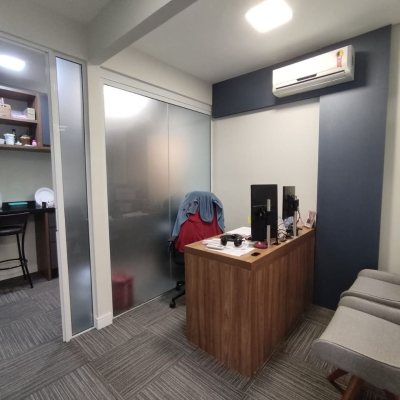 Sala com 64m², no bairro Centro em Florianópolis