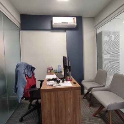 Sala com 64m², no bairro Centro em Florianópolis