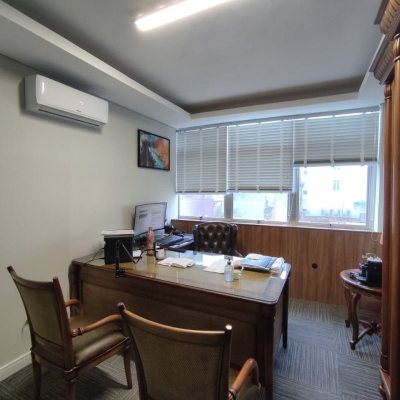 Sala com 64m², no bairro Centro em Florianópolis