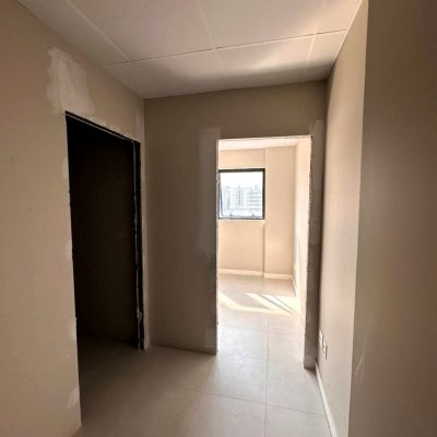 Sala com 26m², no bairro Campinas em São José