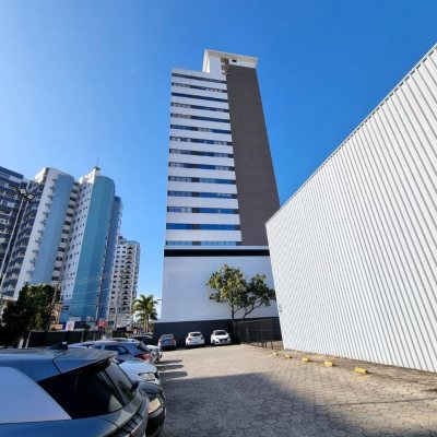 Sala com 26m², no bairro Campinas em São José