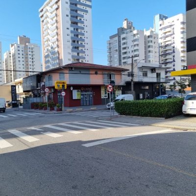 Sala com 26m², no bairro Campinas em São José