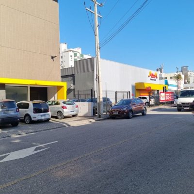 Sala com 26m², no bairro Campinas em São José